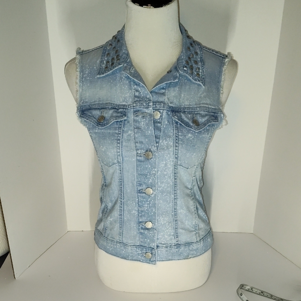 Studded Vintage Early 2000’s Rock and Republic studded denim vest  Size Xsmall